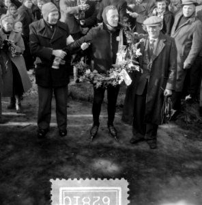 Jeen van den Berg wordt gehuldigd, Bestanddeelnr 906-2810