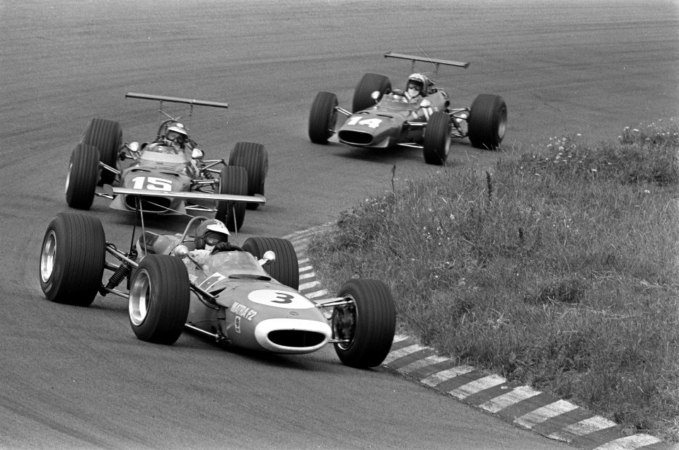 Jean Pierre Beltoise met Matra (3), Derek Bell met Ferrari (14), Ernesto Brambil, Bestanddeelnr 921-5610