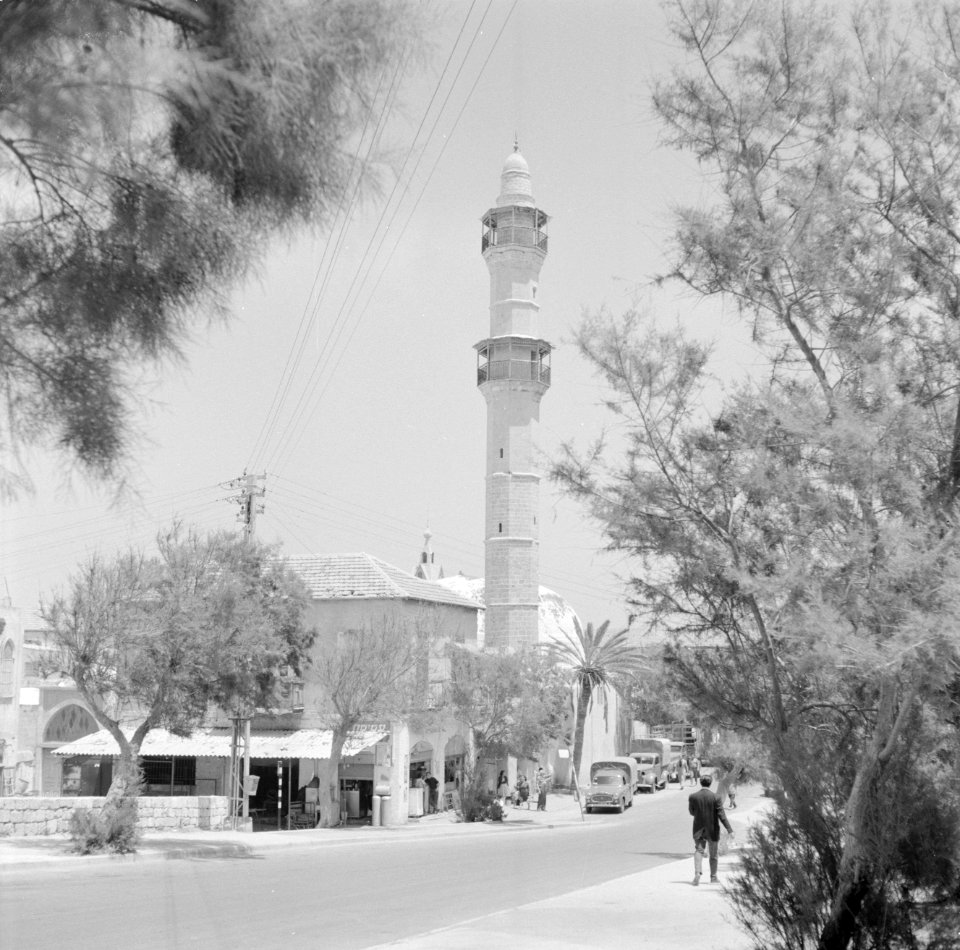 Jaffa. Moskee met een minaret (vermoedelijk de Mahmoedija moskee), Bestanddeelnr 255-2950