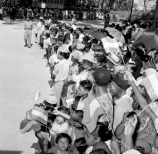 Javaanse kinderen in Mariënburg in afwachting van de koningin, Bestanddeelnr 252-4520