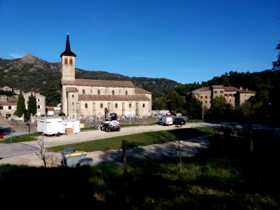 Jaujac - Église, cimetière et château 2