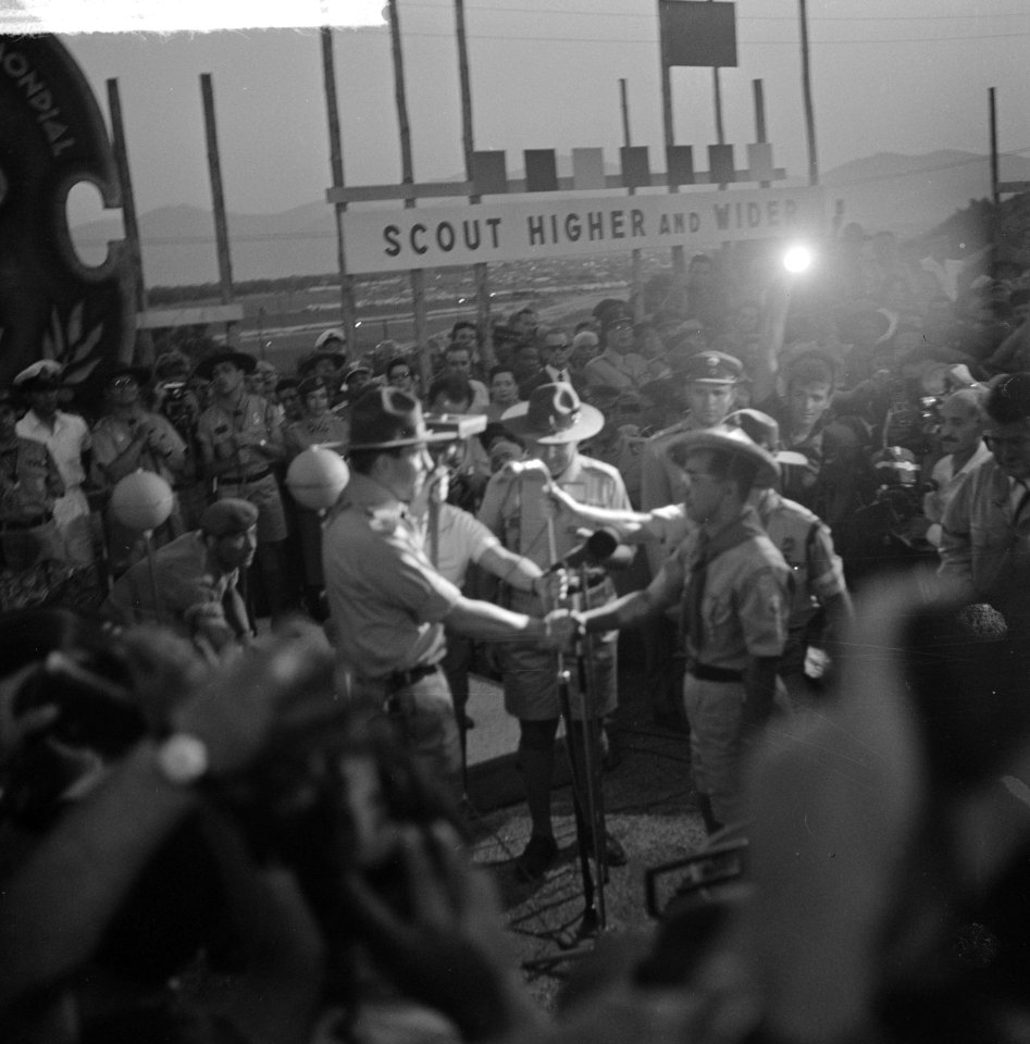 Jamboree 1963 te Marathon Griekenland Openingsceremonie de prins met een Philip, Bestanddeelnr 915-4256