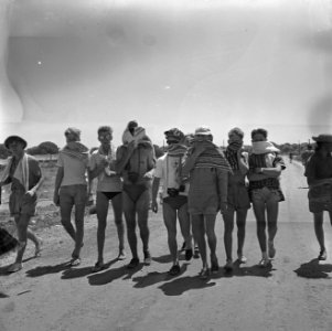 Jamboree 1963 te Marathon Griekenland Terug van het baden tegen stof handoek vo, Bestanddeelnr 915-4427