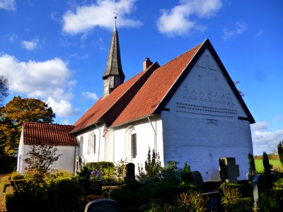 Jakobus-Kirche Uesby Süd- und Ostseite