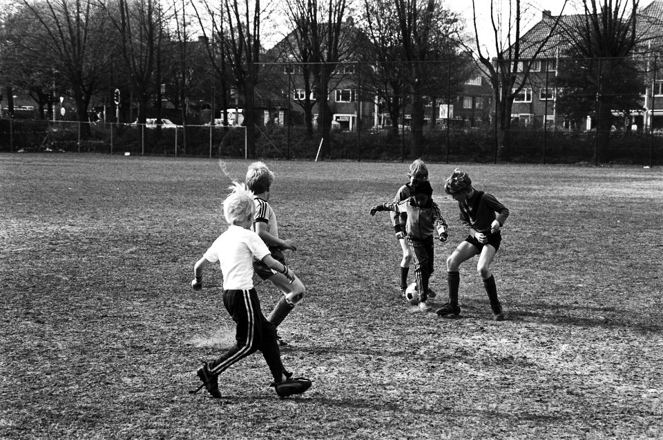 Jaarlijkse instuif bij Amsterdamse voetbalclub Ajax om jong talent te ontdekken, kinderen tijdens de training, Bestanddeelnr 931-4325