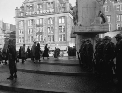 Jaarlijkse herdenking bij het Nationaal Monument van de 7 december divisie te Am, Bestanddeelnr 910-0216