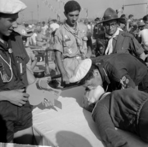 Jamboree 1963 te Marathon Griekenland Nederlandse zeeverkenners met kunstmatig , Bestanddeelnr 915-4190