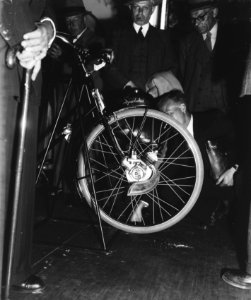 Jaarbeurs te Utrecht. Fiets met ingebouwde motor, Bestanddeelnr 902-9981