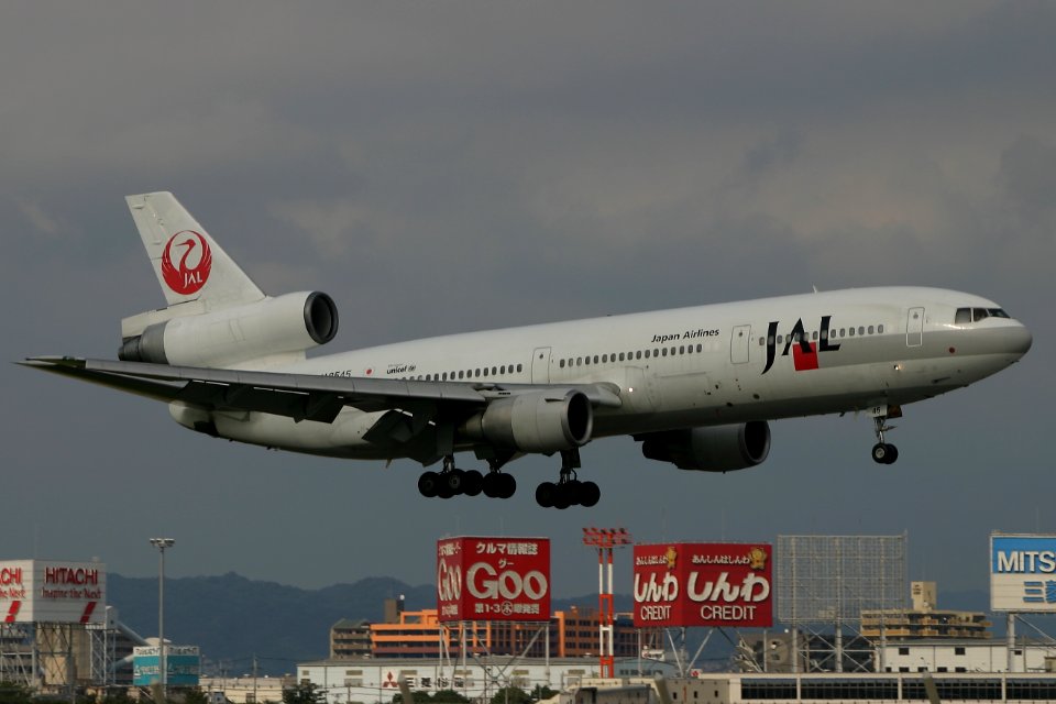JAL-McDonnell Douglas DC-10-40I-JA8545-Fukuoka airport-20040926-144814