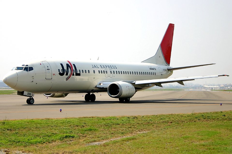 JalExpress B737-400 fukuoka 20040812150838
