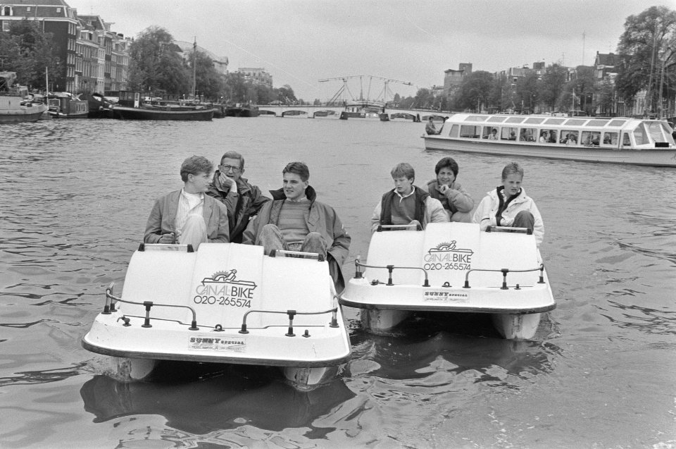 Jaarlijks foto-uurtje Prinses Margriet en gezin v.l.n. Bernhard, mr. Pieter van, Bestanddeelnr 934-0045