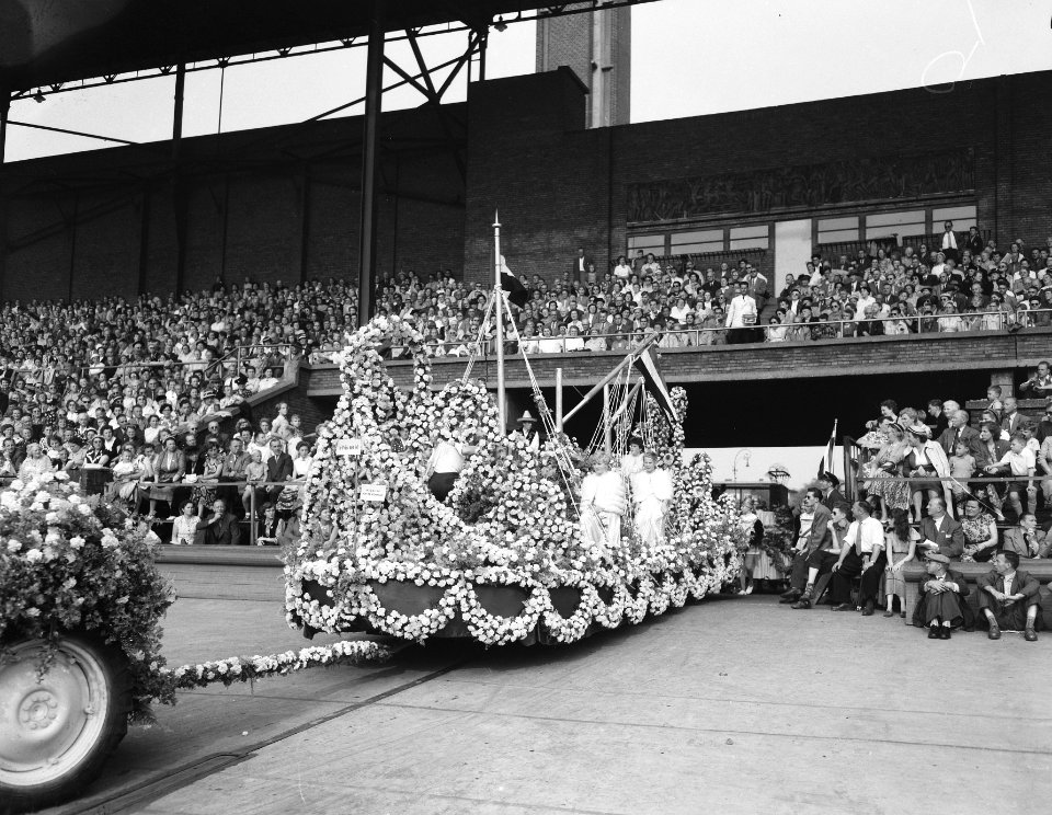 Jaarlijks bloemencorso stadion Amsterdam, Bestanddeelnr 906-6989