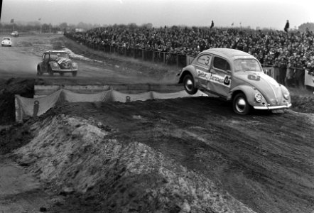 Jaarlijkse Crazy Race voor VW-kevers in Valkenswaard, Bestanddeelnr 926-1228