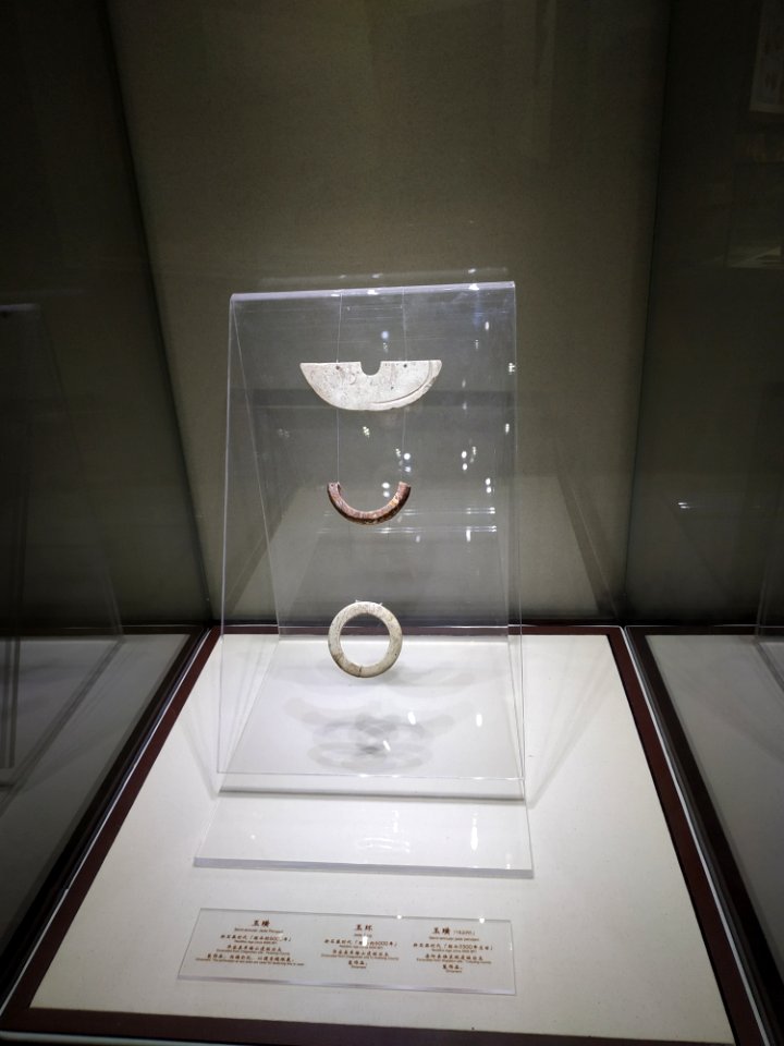 Jade Huang and Jade Huan, Neolithic Age, Yueyang Museum