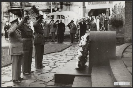 Jaarlijkse herdenking 7 September-divisie. Kranslegging bij het Nationale monume, Bestanddeelnr 091-1053
