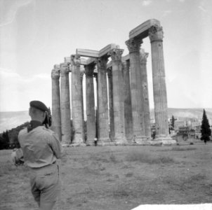 Jamboree 1963 te Marathon Griekenland Nederlandse padvinder fotografeert oude t, Bestanddeelnr 915-4296