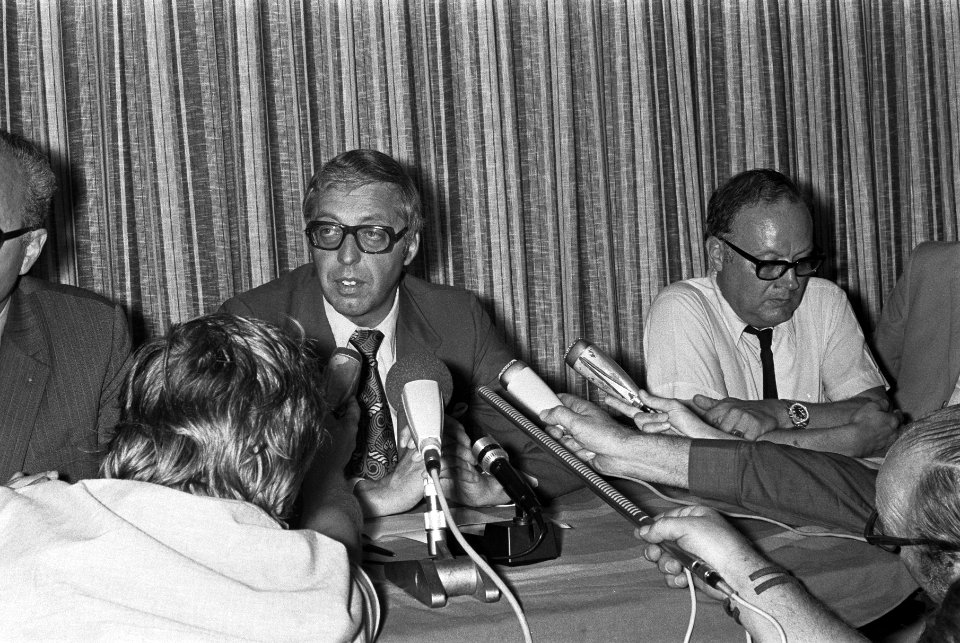 Jacques Hogewoning tijdens persconferentie, Bestanddeelnr 926-6147