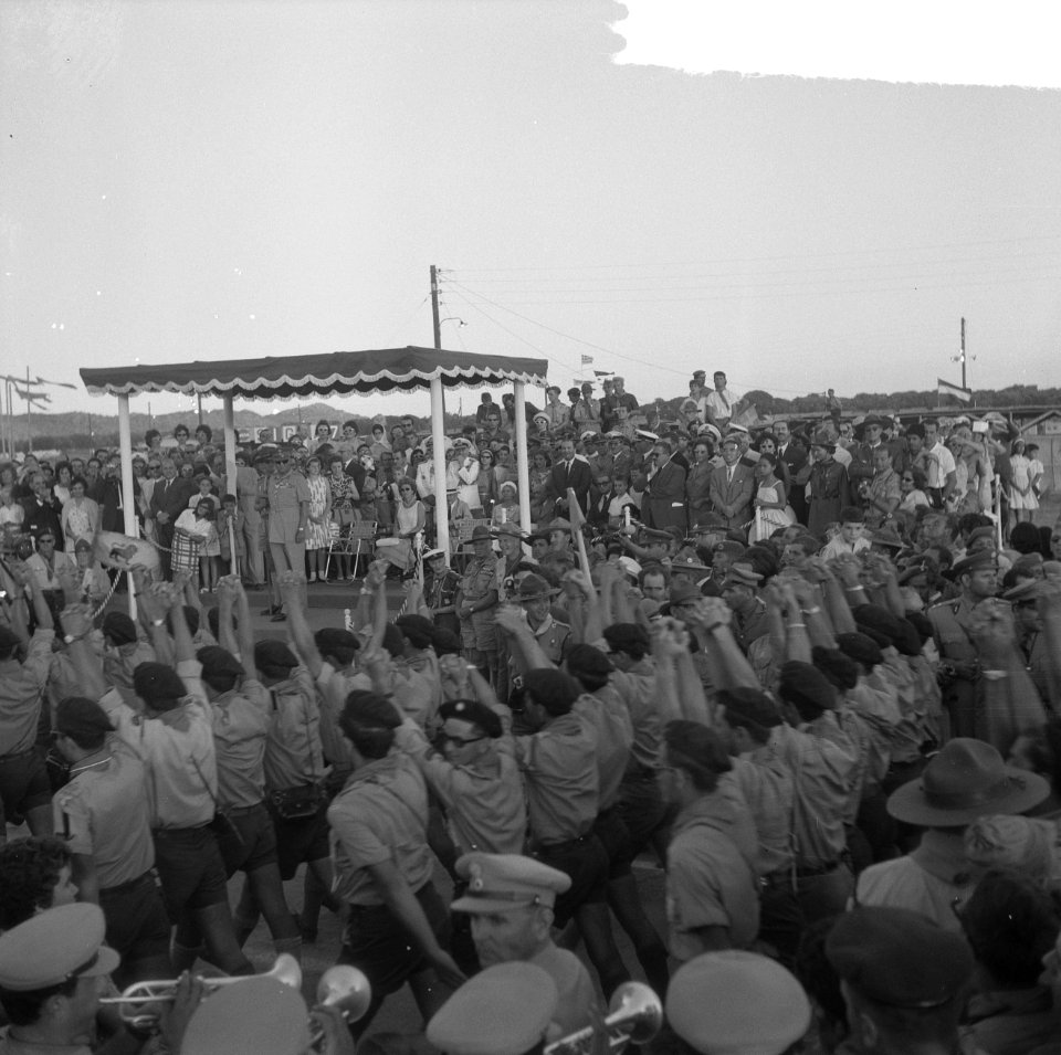 Jamboree 1963 te Marathon Griekenland De Nederlanders trekken voorbij, Bestanddeelnr 915-4416