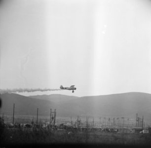 Jamboree 1963 te Marathon Griekenland Vliegtuig over kamp met DDT-poeder om zie, Bestanddeelnr 915-4335