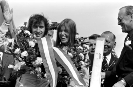 Jackie Stewart en echtgenote in de krans in aanwezigheid van Prins Bernhard, Bestanddeelnr 922-5521