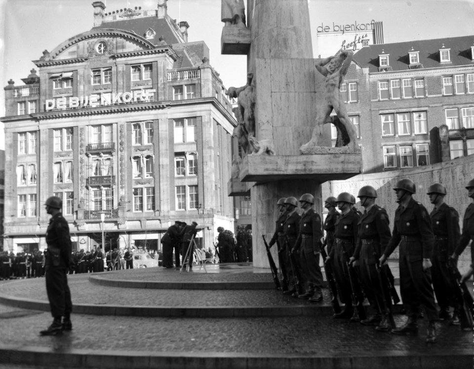 Jaarlijkse herdenking bij het Nationaal Monument van de 7 december divisie te Am, Bestanddeelnr 910-0217