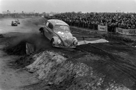 Jaarlijkse Crazy Race voor VW-kevers in Valkenswaard, Bestanddeelnr 926-1227