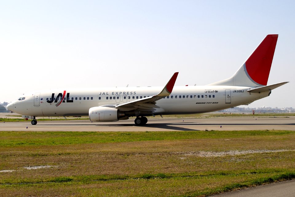 JalExpress B737-800 fukuoka 20090406151142