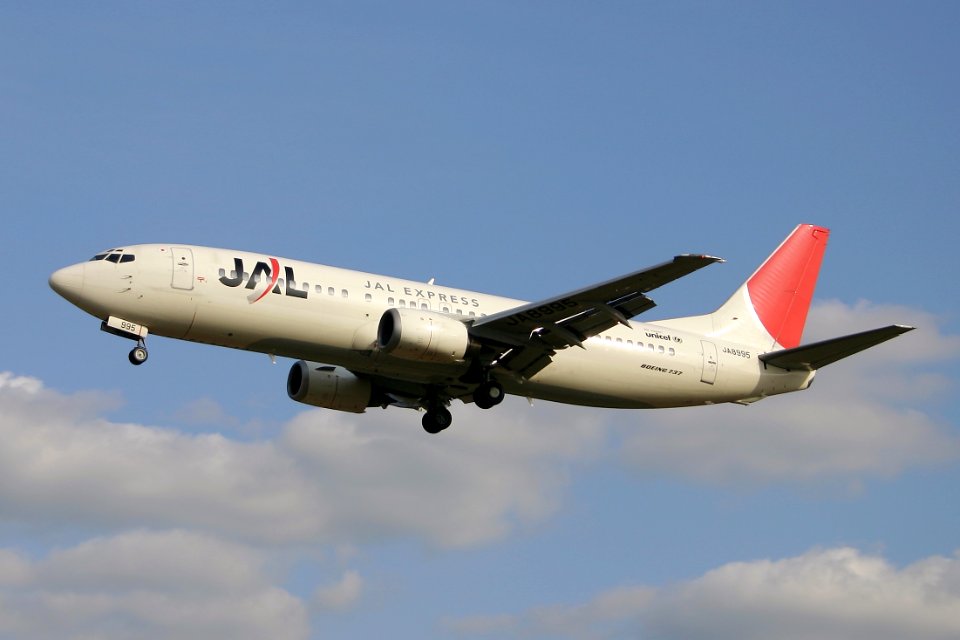 JalExpress B737-400 fukuoka 20041228141602