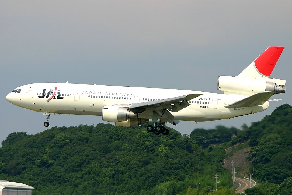 JAL-McDonnell Douglas DC-10-40I-JA8541-Fukuoka airport-20040806-145920