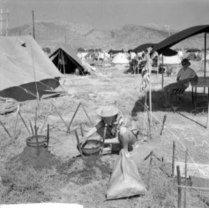 Jamboree 1963 te Marathon Griekenland Koken op houtskool Londense jongens, Bestanddeelnr 915-4327