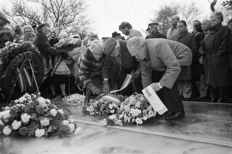 Jaarlijkse Auschwitzherdenking op Nieuwe Oosterbegraafplaats te Amsterdam, Bestanddeelnr 933-8703
