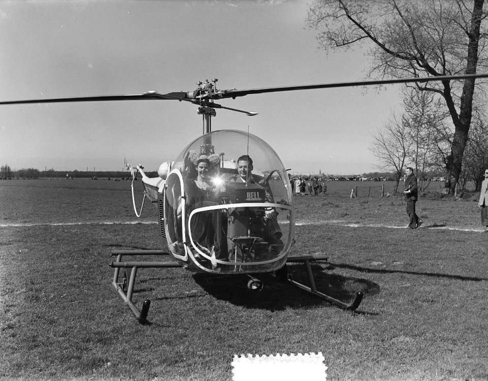 Jacoba van Beieren met helicopter naar keukenhof, Bestanddeelnr 905-0708