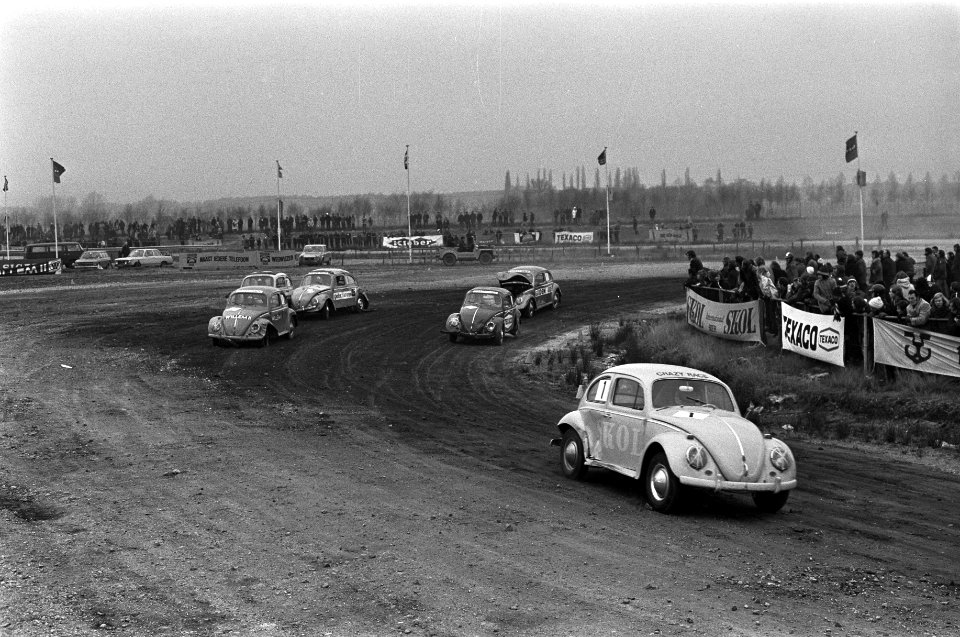 Jaarlijkse Crazy Race voor VW-kevers in Valkenswaard, Bestanddeelnr 926-1229