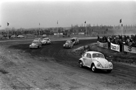 Jaarlijkse Crazy Race voor VW-kevers in Valkenswaard, Bestanddeelnr 926-1229