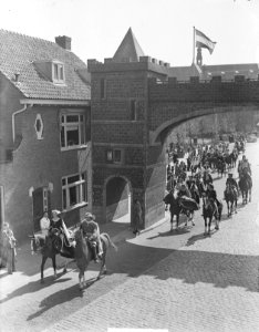 Jacoba van Beieren in Lisse (op weg naar de Keukenhof), Bestanddeelnr 903-9210