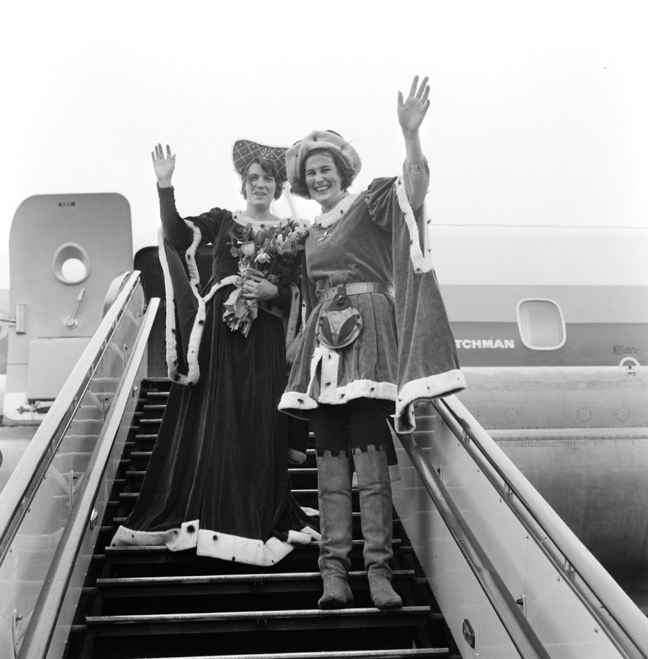 Jacoba van Beieren en vierde echtgenoot Frank van Borselen van Schiphol vertrokk, Bestanddeelnr 919-0045