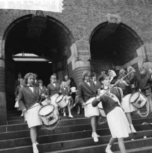 Jaarlijkse trommelfeest in de Beurs aan het Damrak gehouden, Bestanddeelnr 916-8971
