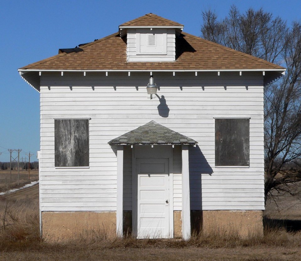 Jacobson School (Charles Mix Co) from S 1