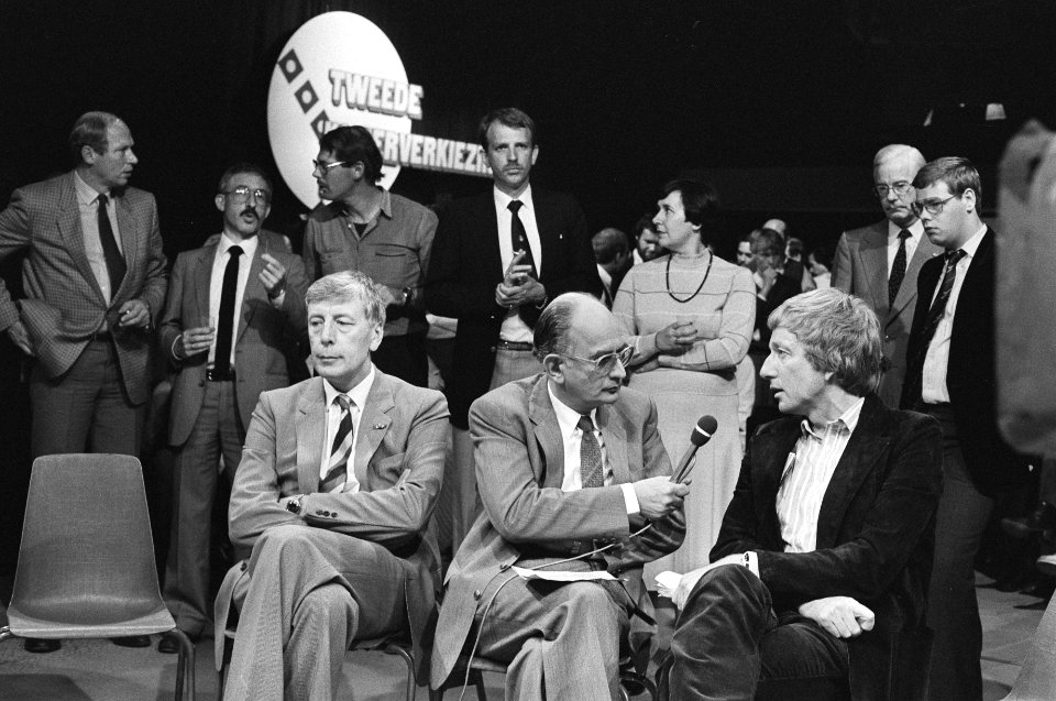 Jaap van Meekren met oud-minister van defensie De Geus (CDA) (l) en Mient Jan Fa, Bestanddeelnr 932-3185