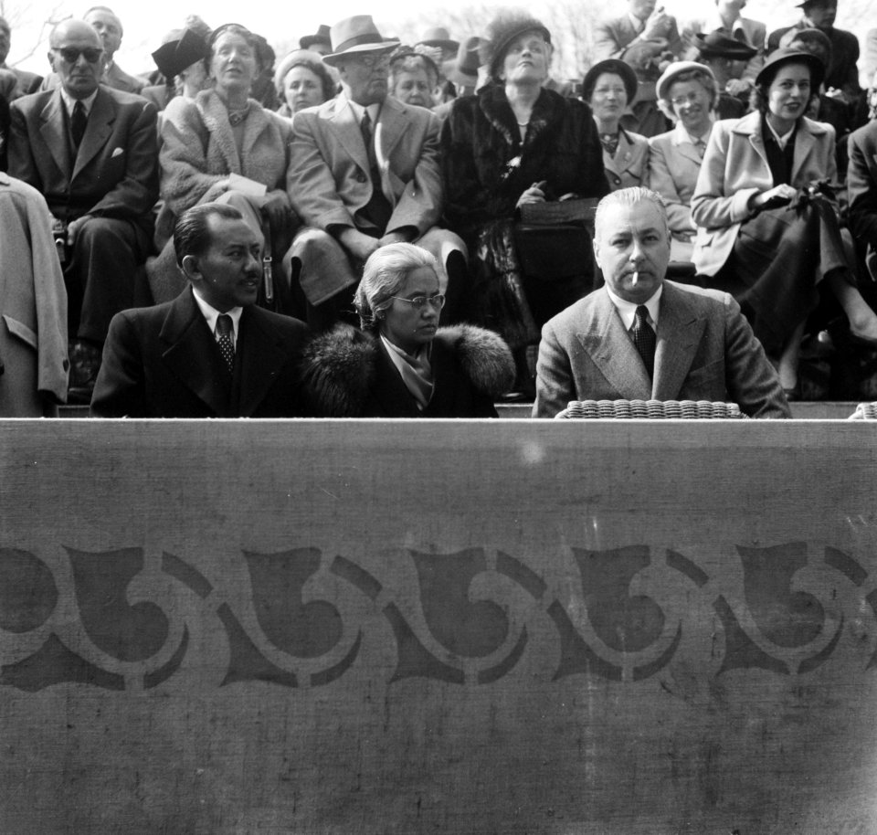 Jacoba van Beieren in De Keukenhof te Lisse. Buitenlandse gasten, Bestanddeelnr 903-9225