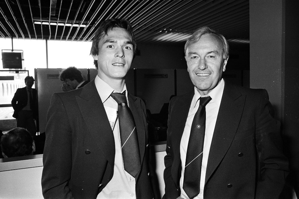 Jan Peters (links) en trainer Václav Jeek, Bestanddeelnr 930-4692