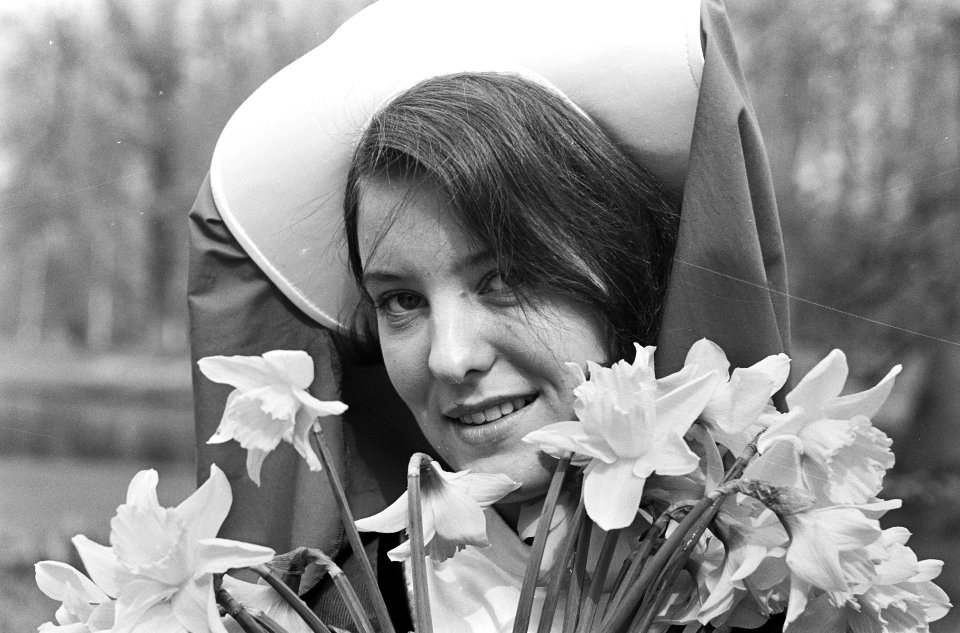 Jacoba van Beieren bij ingang Keukenhof, Bestanddeelnr 918-9982