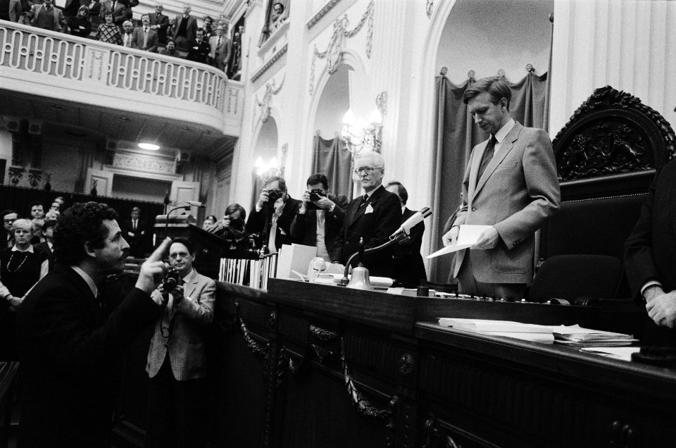 Jaap Metz (VVD) beëdigd als kamerlid door kamervoorzitter Dick Dolman, Bestanddeelnr 932-4112