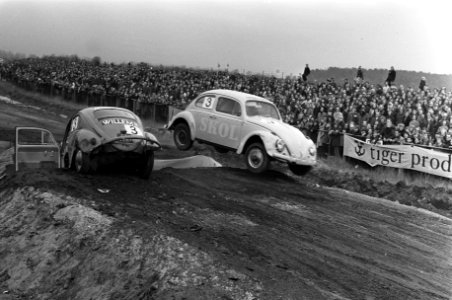 Jaarlijkse Crazy Race voor VW-kevers in Valkenswaard, Bestanddeelnr 926-1226
