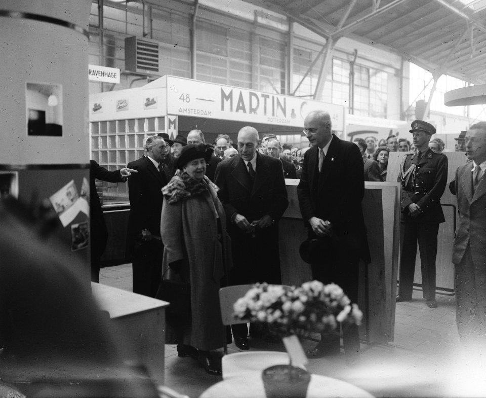 Jaarbeurs Utrecht. Bezoek Koningin zie 26739, Bestanddeelnr 902-6742