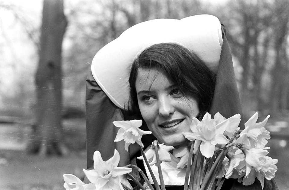 Jacoba van Beieren bij ingang Keukenhof, Bestanddeelnr 918-9983
