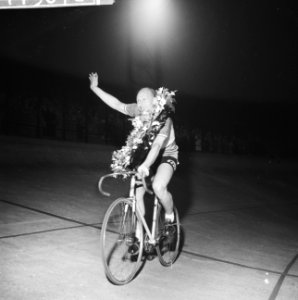 Jan Derksen Nederlandse sprintkampioen voor de elfde maal Jan Derksen met zijn , Bestanddeelnr 911-3078