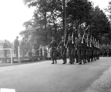 Jan van Schaffelaar kazerne Ermelo, bevordering sergeants tot vaandrigt, Bestanddeelnr 906-7427