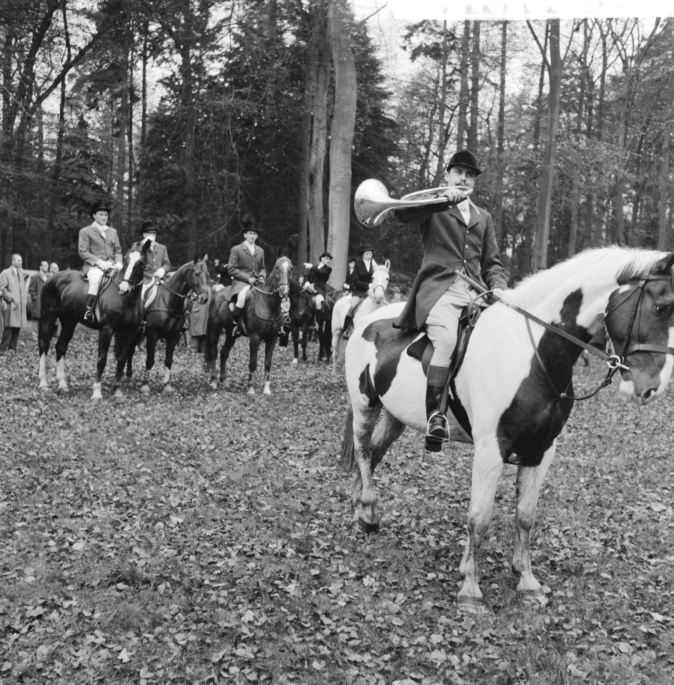 Jaarlijkse traditionele St. Hubertusslipjacht te Amersfoort, Bestanddeelnr 911-7422