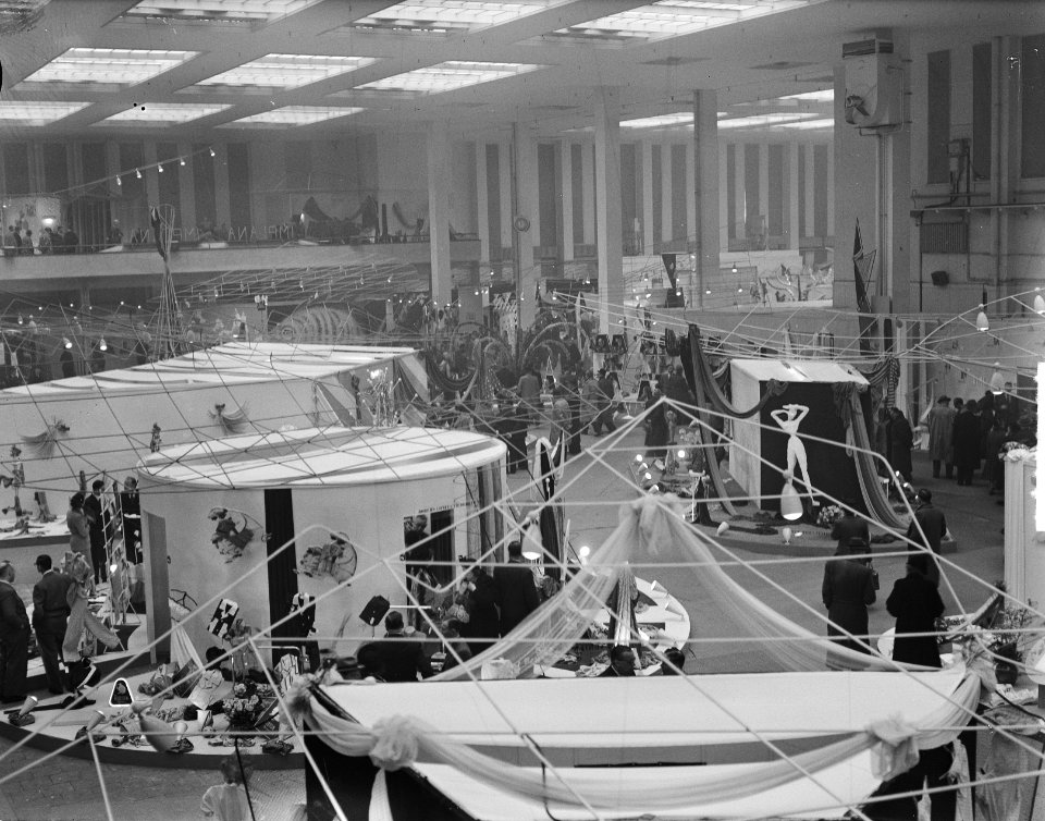 Jaarbeurs textiel overzicht Beatrixhal, Bestanddeelnr 904-5030
